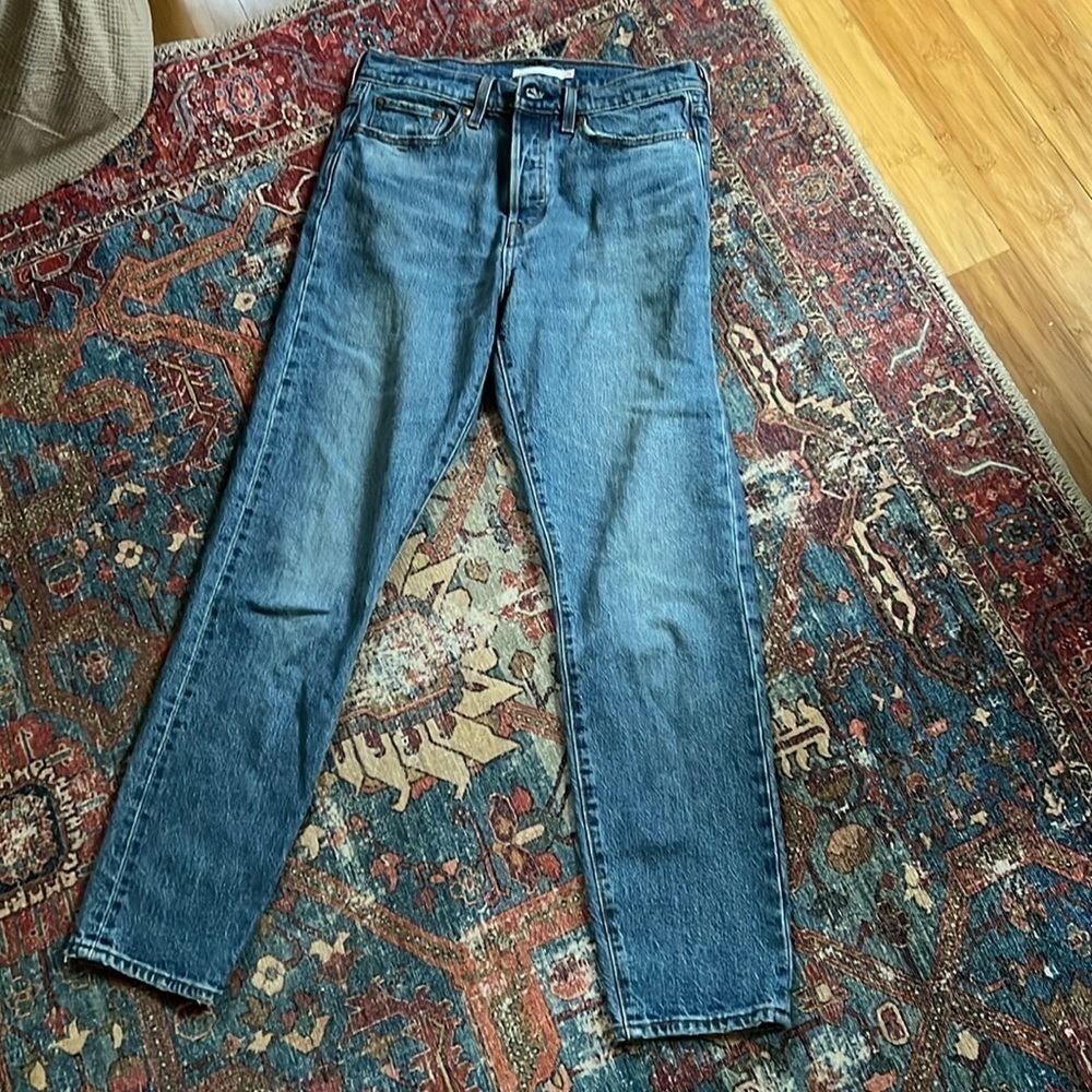Levi's Women’s Sz 28 Wedgie Straight Leg Button Fly Jeans 28” inseam - Picture 3 of 12